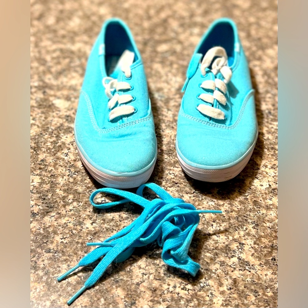 Women’s Keds tennis shoes. Sz 6.5